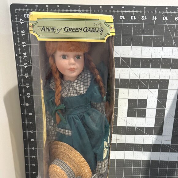 Beautiful ANNE of GREEN GABLES 12” Porcelain doll Avonlea Treasury Edition - Picture 9 of 9